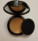 Kvd Beauty Lock-It Refillable Mattifying Pressed Finishing Powder Light/Medium Kvd Beauty Lock-It Refillable Mattifying Pressed Finishing Powder Light/Medium