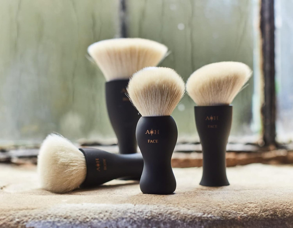 Amanda Harrington London The Small Body Brush