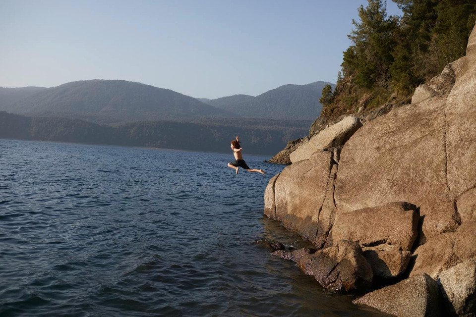 Kneipp Naturkind Pearl Princess Bath Fun - Children'S Bath With Unique 2-In-1 Foam Bath (20 Ml) & Bath Beads (20 G) - Red Water, White Foam Mountains & Yellow Bath Beads