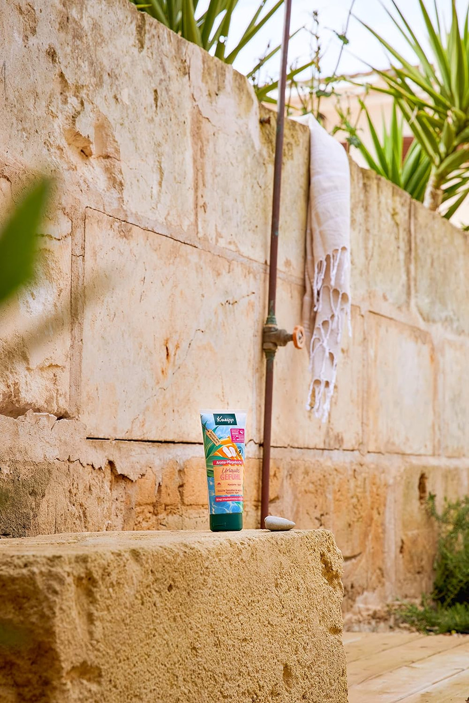 Kneipp Aroma Care Shower Holiday Feel - Summer Shower Gel Made From Essential Mandarin Oil And Blue Agave Extract - No Microplastic - 200 Ml