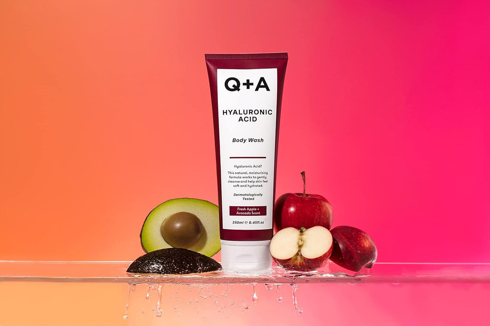 Q+A Hyaluronic Acid Body Wash For Nourishing Body Care, A Blend Of Hyaluronic Acid, Giant Kelp Extract And Saccharide Isomerate, And A Fresh Apple And Avocado Scent 250Ml