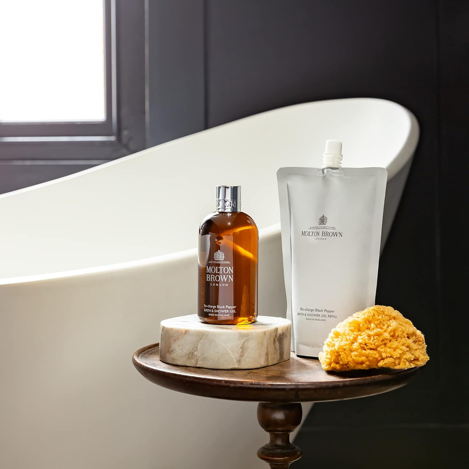 Molton Brown Re-Charge Black Pepper Bath And Shower Gel 300 Ml