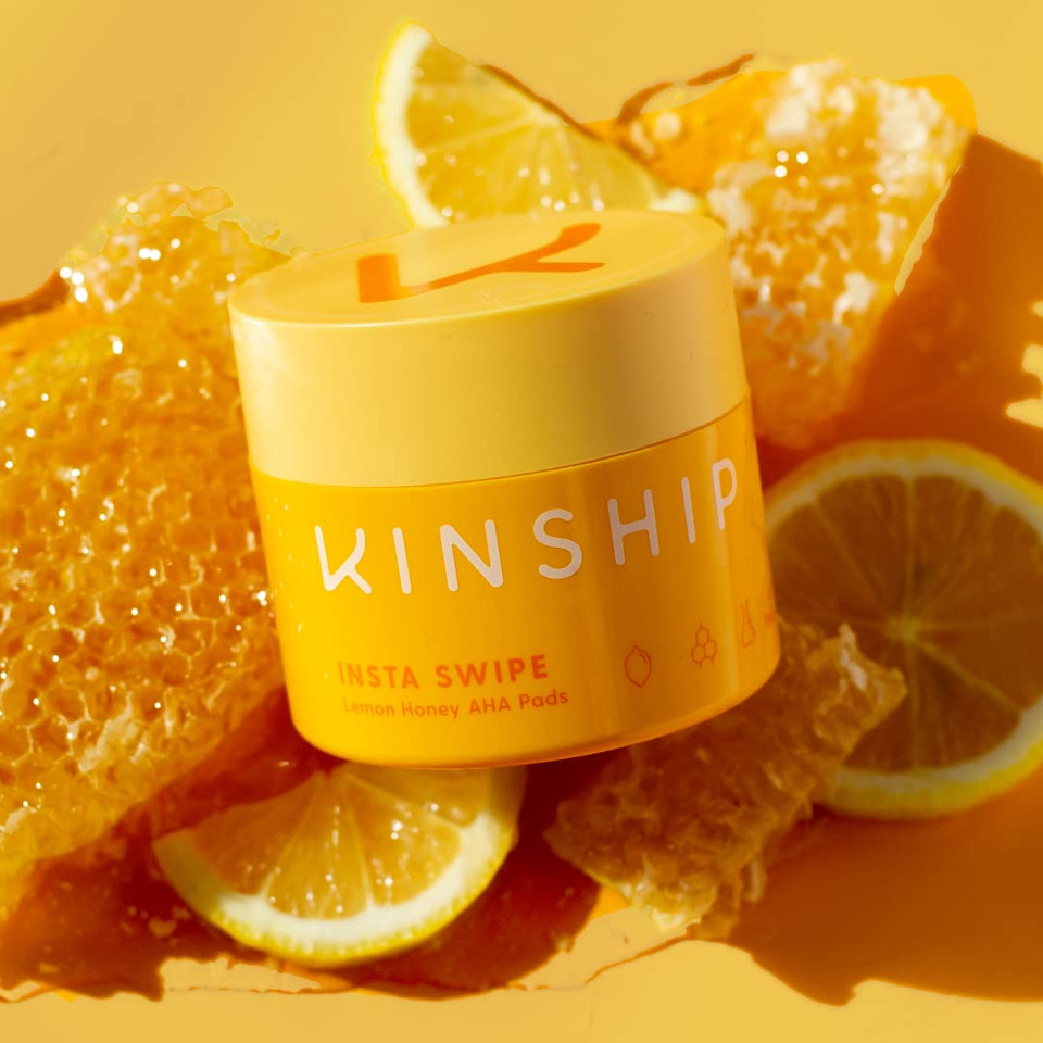 Kinship Insta Swipe Aha Exfoliating Pads - Lemon Honey Glycolic Acid Face Exfoliant - Brighten, Smooth + Clear Clogged Pores - Resurfacing Treatment Facial Wipes - Tone Blemish Prone Skin (45 Count) Kinship Insta Swipe Aha Exfoliating Pads - Lemon Honey Glycolic Acid Face Exfoliant - Brighten, Smooth + Clear Clogged Pores - Resurfacing Treatment Facial Wipes - Tone Blemish Prone Skin (45 Count)