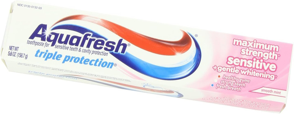 Aquafresh Maximum Strength Toothpaste For Sensitive Teeth, Smooth Mint, 5.6 Ounce (Pack Of 1)