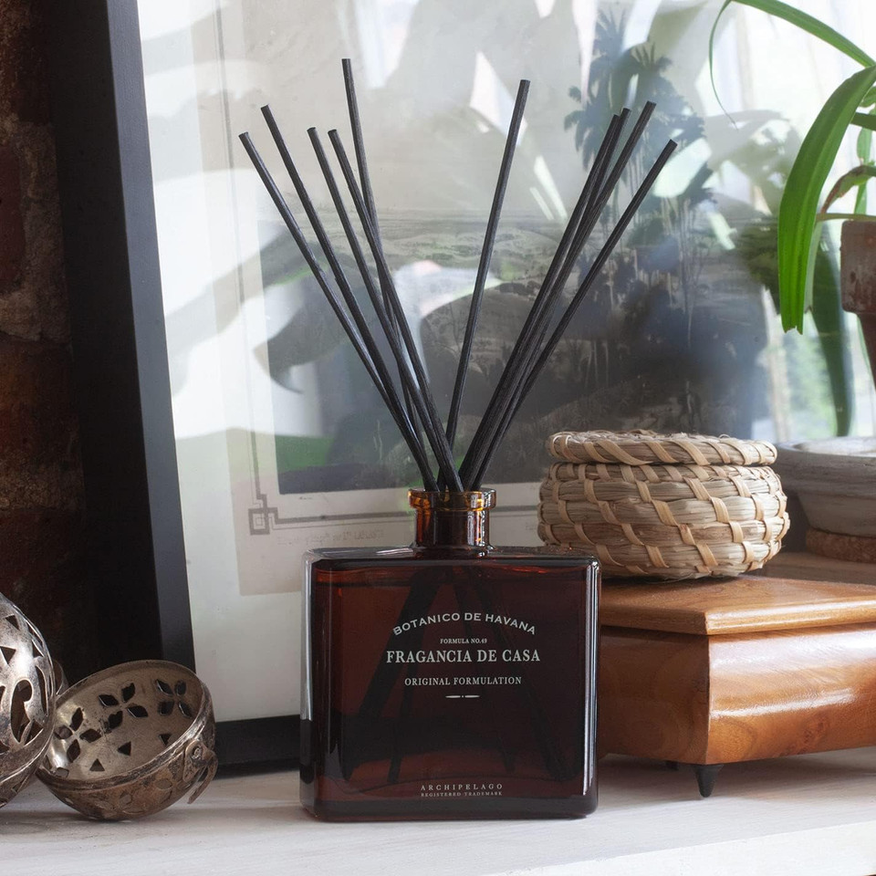 Archipelago Botanicals Botanico De Havana Diffuser, Includes Fragrance Oil, Decorative Wooden Cap And 10 Diffuser Reeds, Perfect For Home Dã£Â©Cor (7.85 Fl Oz)