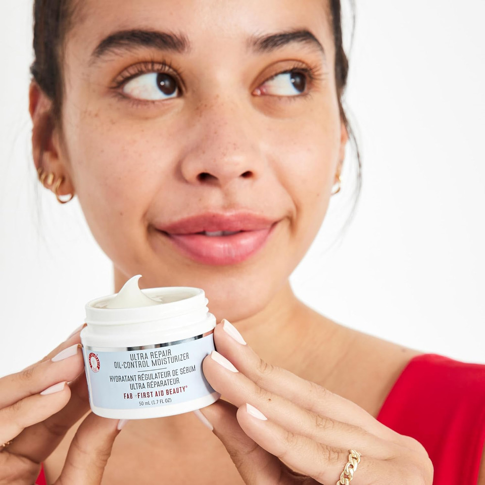 First Aid Beauty Ultra Repair Oil Control Moisturizer  Oil-Free, Lightweight Mattifying Cream  1.7 Oz