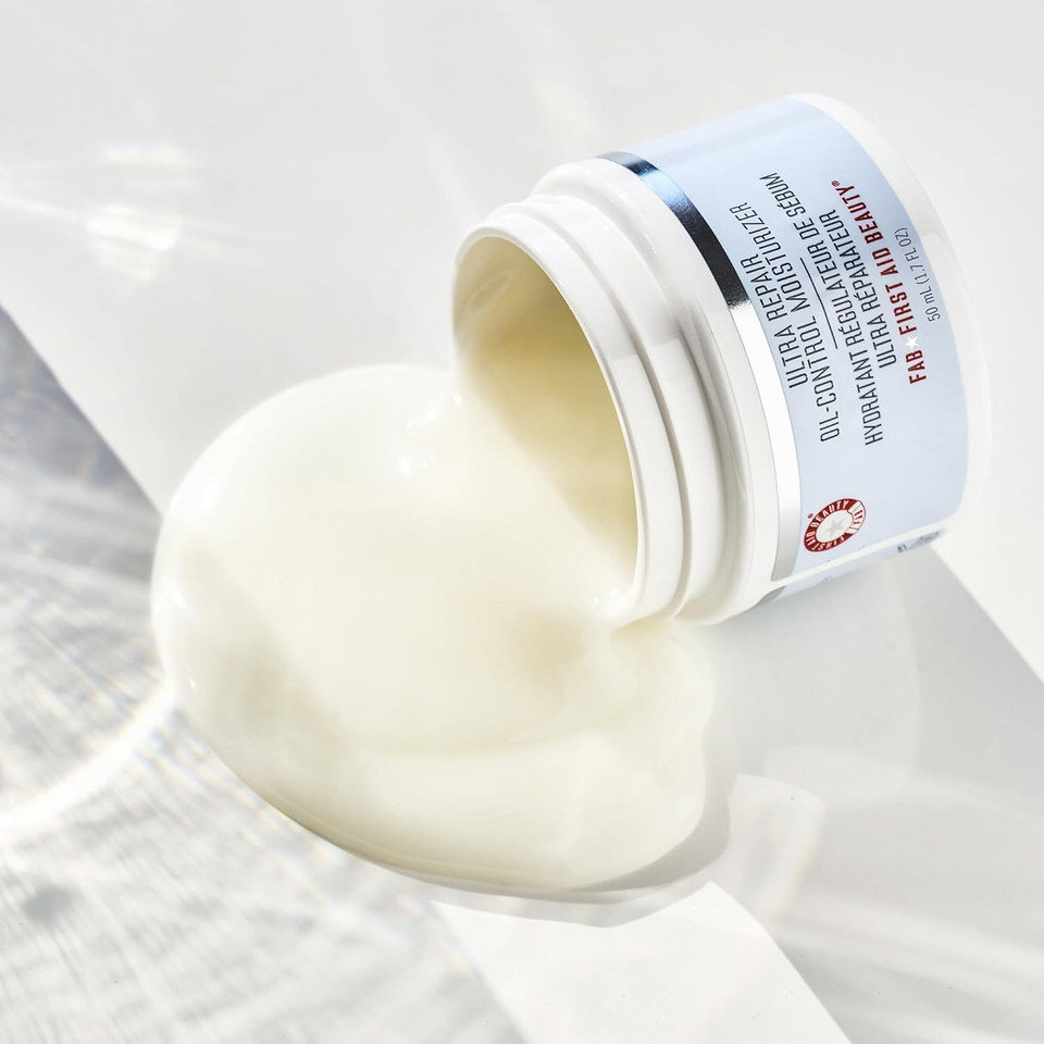 First Aid Beauty Ultra Repair Oil Control Moisturizer  Oil-Free, Lightweight Mattifying Cream  1.7 Oz