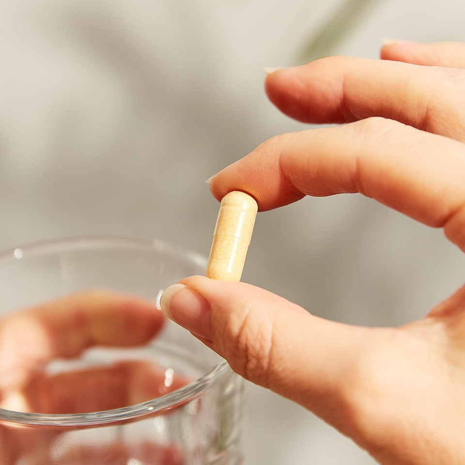 Solgar B-Complex "100", 100 Vegetable Capsules - Heart Health - Nervous System Support - Supports Energy Metabolism - Non Gmo, Vegan, Gluten/ Dairy Free, Kosher, Halal - 100 Servings