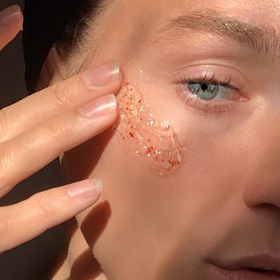 Summer Fridays R+R Mask - Brightening + Hydrating Face Mask With Restorative Natural Oils & Bulgarian Rose - Gently Buffs Dry Skin For A Petal-Soft Glow (2.25 Oz)