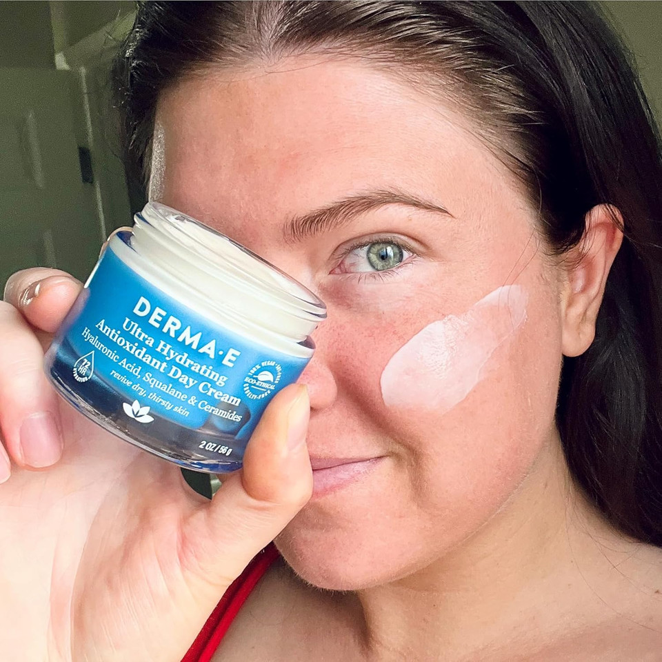 Derma E Ultra Hydrating Antioxidant Day Cream  Face Moisturizer With Hyaluronic Acid, Squalane, And Ceramides To Smooth And Nourish, Hydrating Face Moisturizer For Sensitive Skin, 2 Fl Oz
