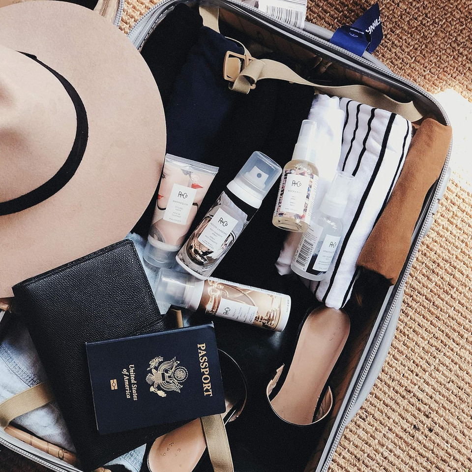 R+Co Moon Landing Anti-Humidity Spray