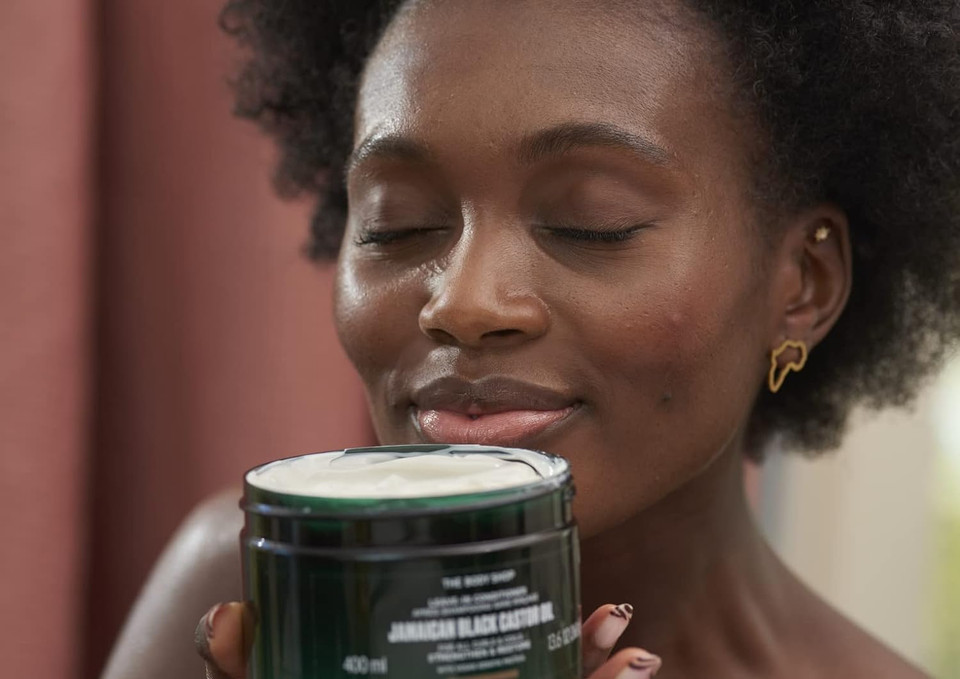 The Body Shop Jamaican Black Castor Oil Leave-In Conditioner - Strengthen And Restore For All Curls And Coils - With Vegan Silk Proten - Vegan - 13.6 Oz