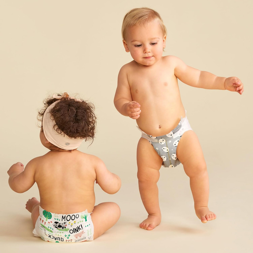 The Honest Company Clean Conscious Diapers | Plant-Based, Sustainable | Pandas + Barnyard Babies | Super Club Box, Size 2 (12-18 Lbs), 124 Count