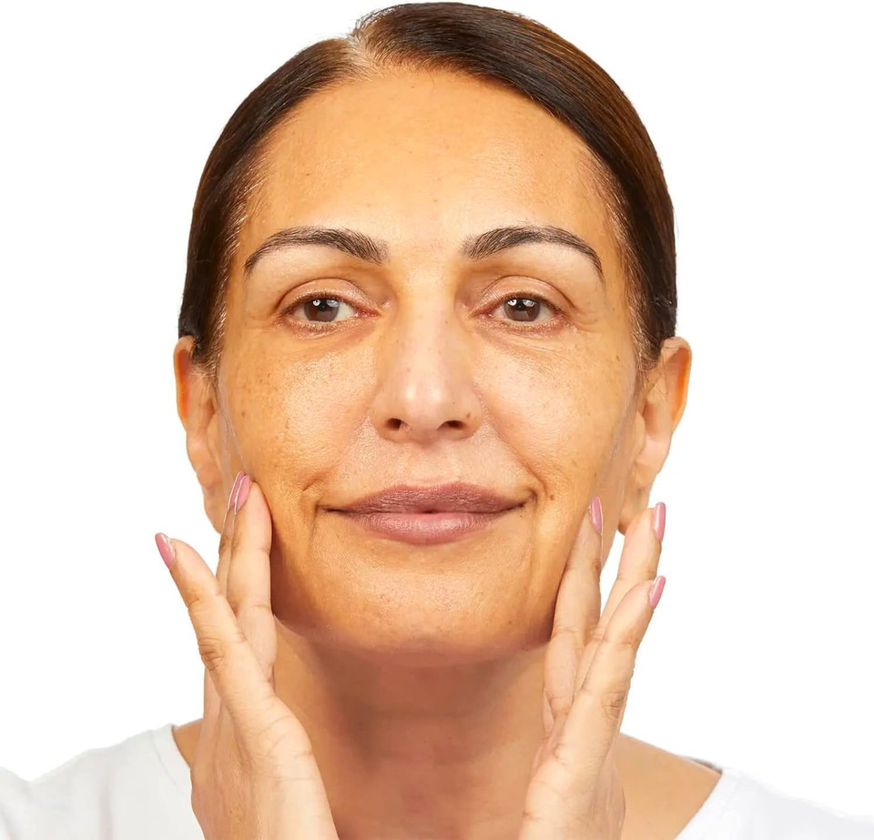 No7 Restore & Renew Dual Action Cleansing Lotion - Facial Cleanser & Exfoliant with Alpha Hydroxy Acid - Cleansing Lotion Makeup Remover for Anti-Aging