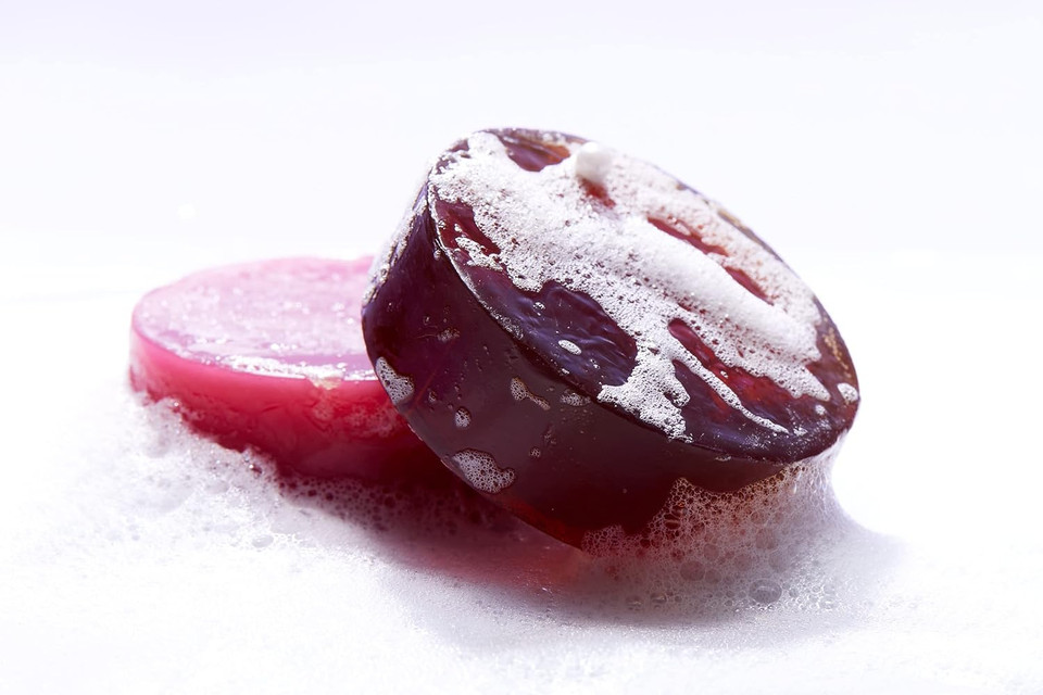 Arcona Raspberry Clarifying Bar - Raspberry, Wine Extracts, Salicylic Acid, Vitamin E, Aloe Vera And Green Tea Extract - Calms Skin & Fights Blemishes. Made In The Usa. 4Oz