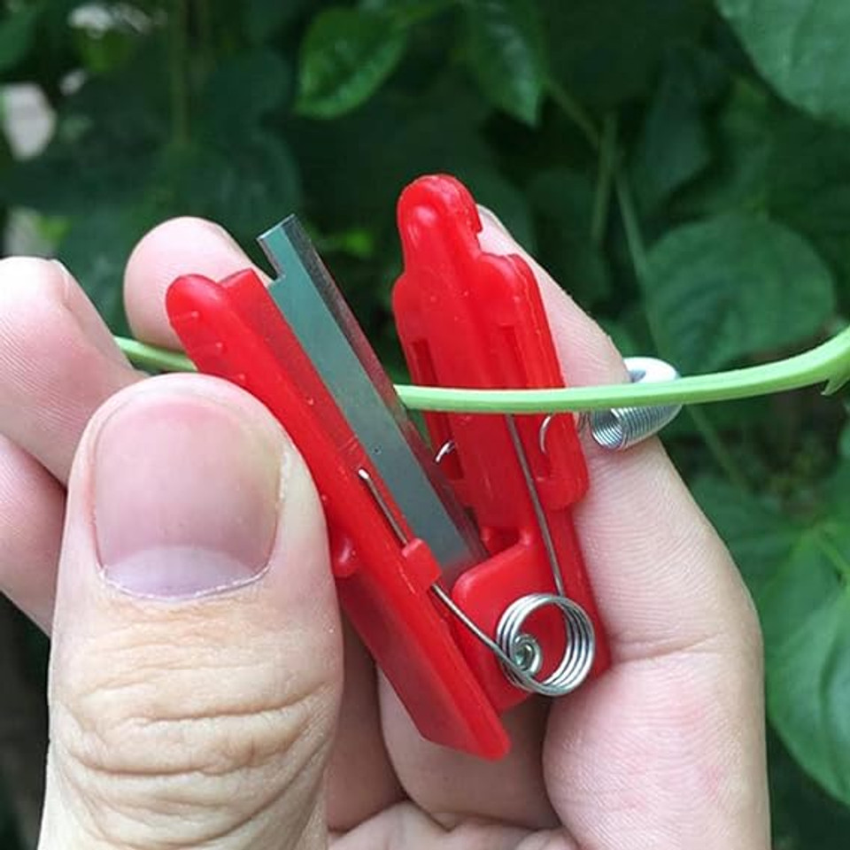 Gardening Thumb Knife – Finger Cutter for Fruit & Vegetable Harvesting | Safe & Durable Thumb Cutter for Pruning & Plant Picking