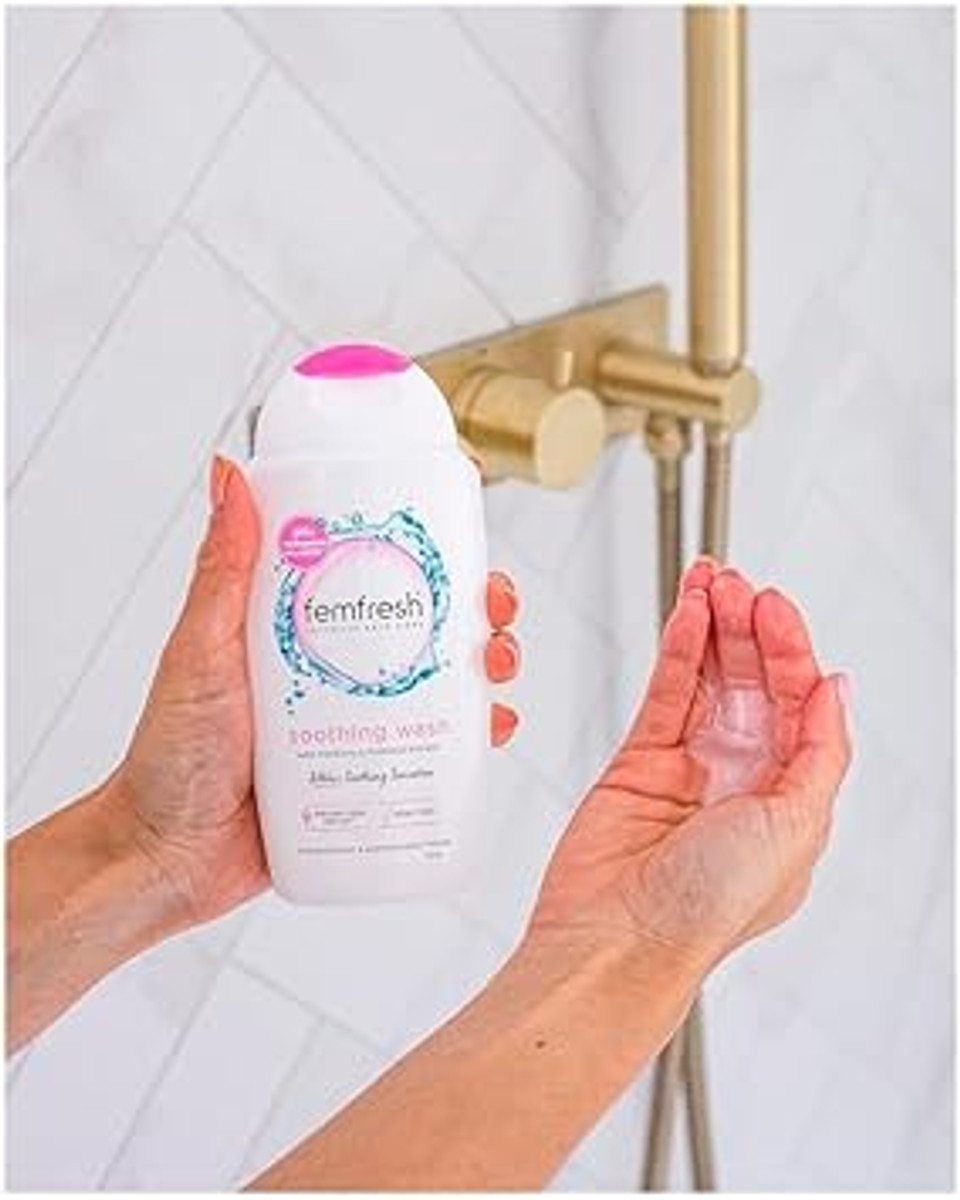 Femfresh Ultimate Care Soothing Wash - Intimate Daily Vaginal Feminine Hygiene Shower Gel Cleanser  pH Balanced, Soap Free w.Hydrating Cranberry & Probiotics Extract, Long-Lasting MULTIActif - 250 ml