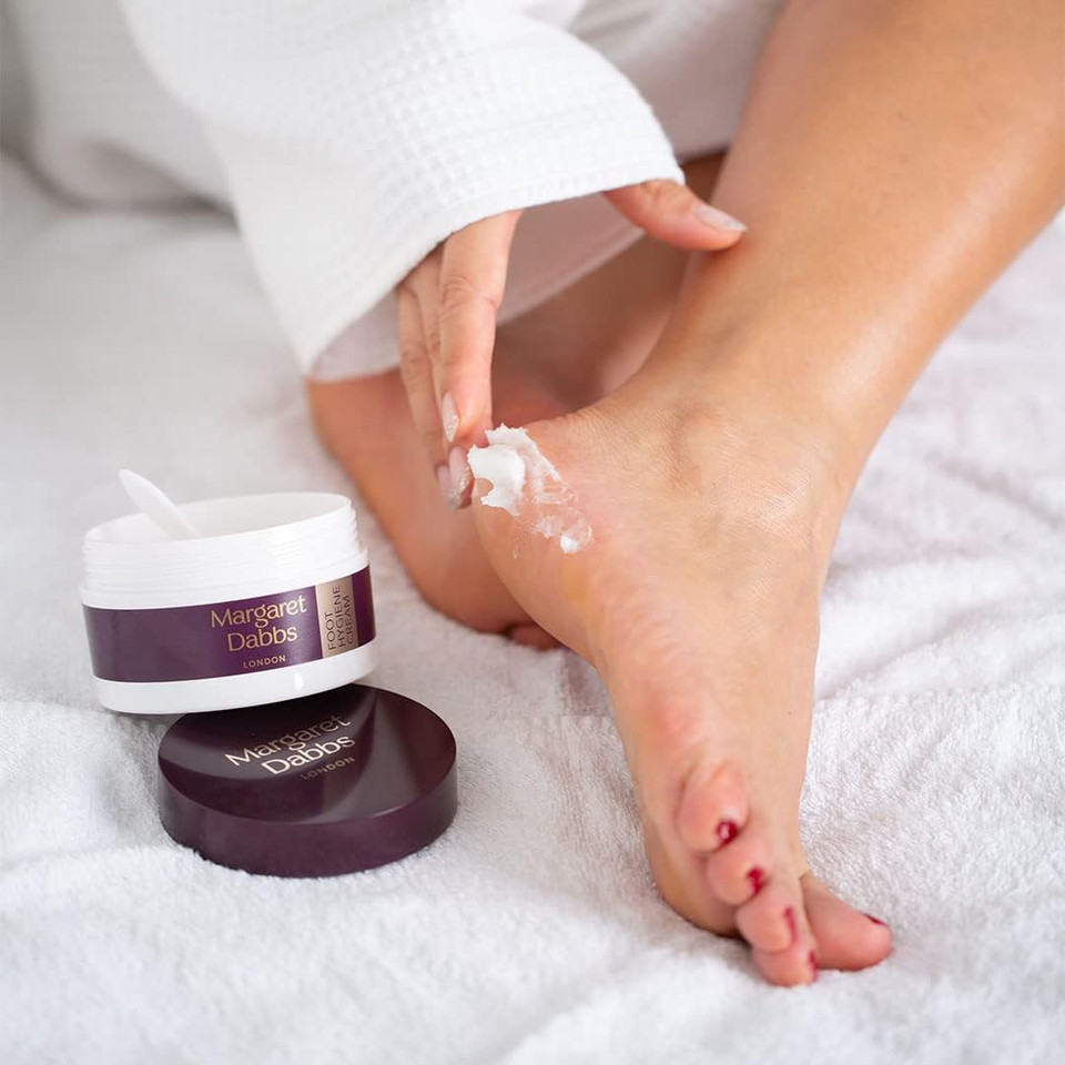 Margaret Dabbs Fabulous Feet Foot Hygiene Cream Overnight Feet Moisturiser Reduces Itchiness and Odour 100g