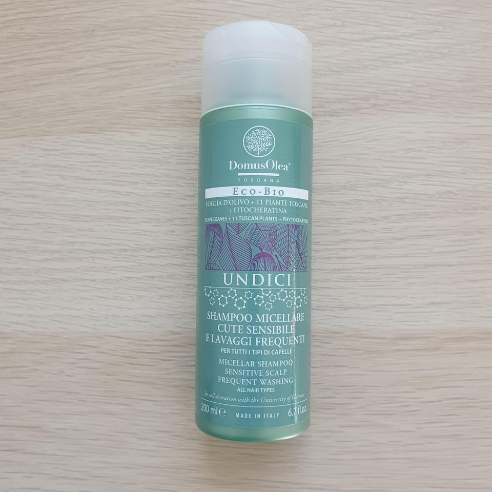 DOMUS OLEA TOSCANA SHAMPOO MICELLARE CUTE SENSIBLE AND FRESH WASHING 200 ML indicated for all hair types DOMUS OLEA TOSCANA SHAMPOO MICELLARE CUTE SENSIBLE AND FRESH WASHING 200 ML indicated for all hair types
