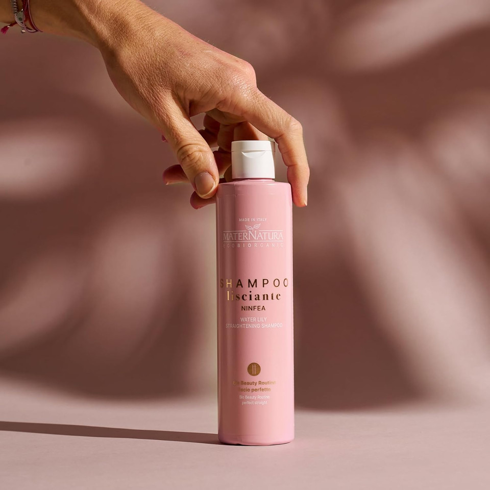 Maternatura, Smoothing Shampoo for Straight Hair with Water Lily, Anti-Frizz Effect and Long-Lasting Straight Hair, Organic Beauty Routine for Perfect Smoothness, Made in Italy - 250 ml