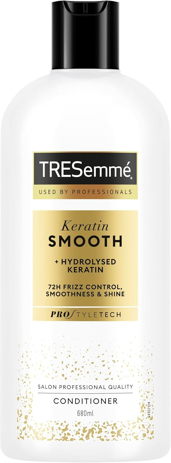 TRESemme Keratin Smooth Conditioner hair care product with hydrolysed keratin for 72h frizz control, smoothness & shine 6x 680 ml