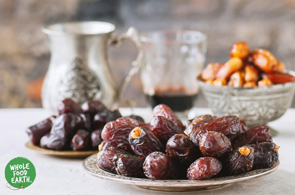 Wholefood Earth Dates Pitted Freeflow 1 kg | GMO Free | Natural | Source of Fibre