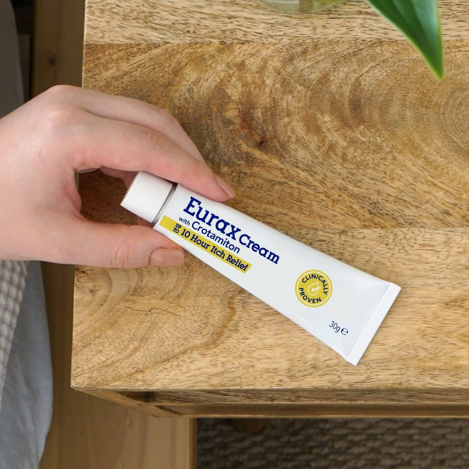 Eurax Itch Relief Cream, Hydrating Relief from Itchy & Irritated Skin, Alleviates Itching from Rashes, Eczema, Dermatitis & Chickenpox, Dermatologist Recommended, Contains Crotamiton, 1 x 100g