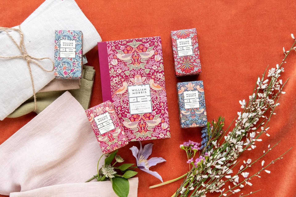 William Morris At Home Patchouli & Red Berry Guest Soaps | Enriched With Vitamins | Cruelty Free & Vegan Friendly | 4 x 50g
