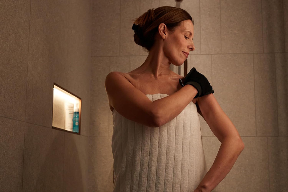 Ameliorate Exfoliating Body Mitt | Dermatologically tested