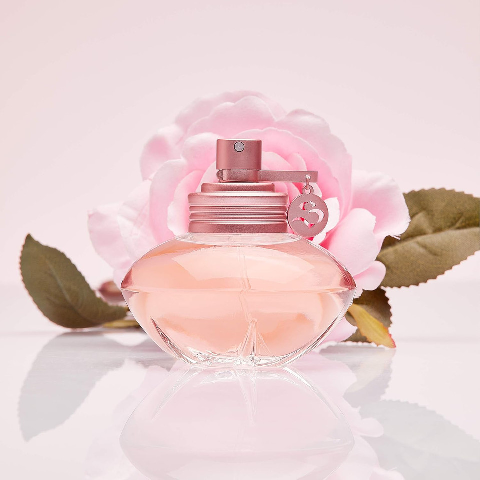 Shakira Perfumes - S by Shakira Eau Florale for Women - Long Lasting - Femenine, Romantic and Charming Fragance - Fresh and Floral Notes - Ideal for Day Wear - 50 ml Shakira Perfumes - S by Shakira Eau Florale for Women - Long Lasting - Femenine, Romantic and Charming Fragance - Fresh and Floral Notes - Ideal for Day Wear - 50 ml
