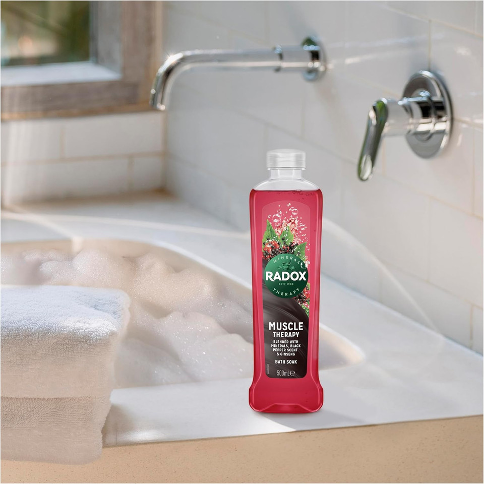 Radox Mineral Therapy Muscle Therapy Bath Soak uniquely blended with minerals, herbs, black pepper & ginseng for a rejuvenating bubble bath 500 ml