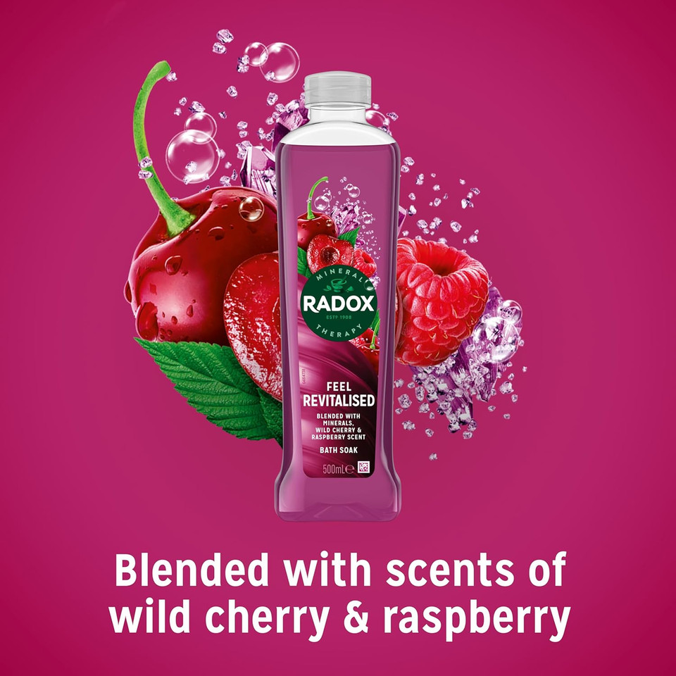 Radox Mineral Therapy Feel Revitalised Bath Soak uniquely blended with minerals, herbs and a wild cherry & raspberry scent for a soothing bubble bath 500 ml