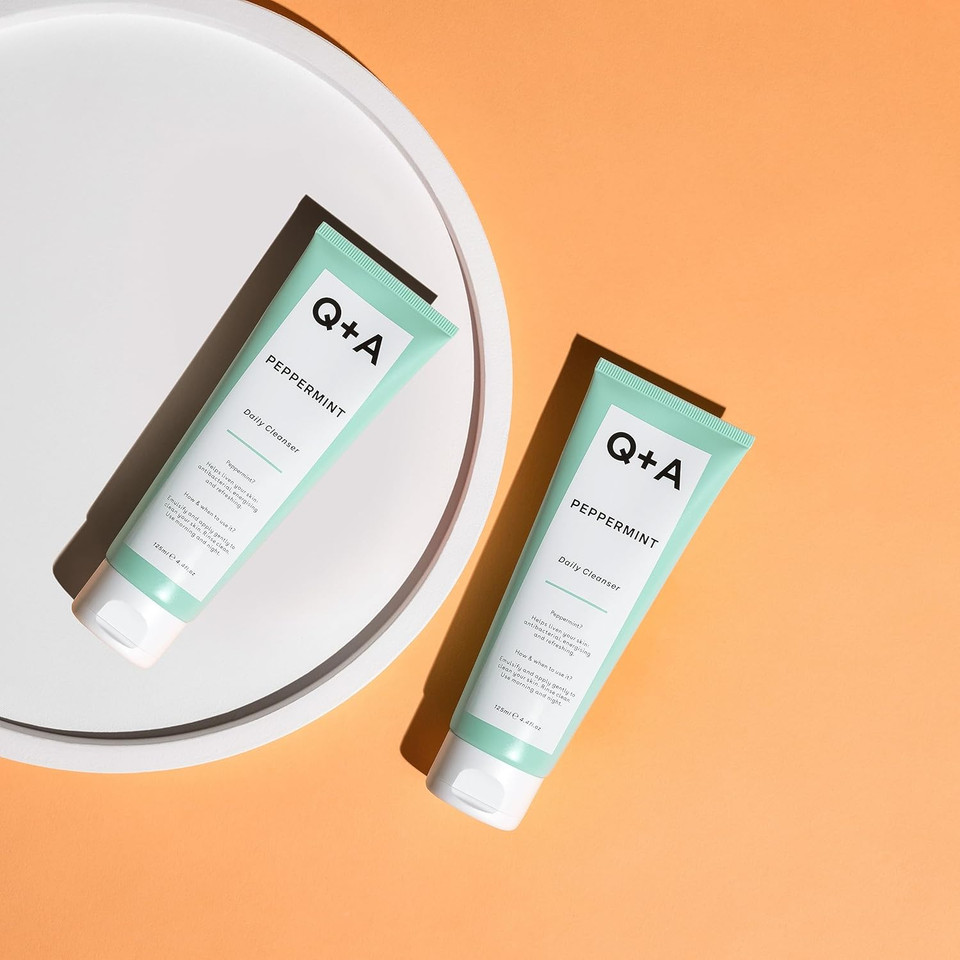 Q+A Peppermint Daily Cleanser (125ml), Refreshing Gel Cleanser, 98.2% Natural Peppermint Facial Wash for Oily, Stressed & Blemish-Prone Skin, Gentle Skincare, Purifies & Balances Oil