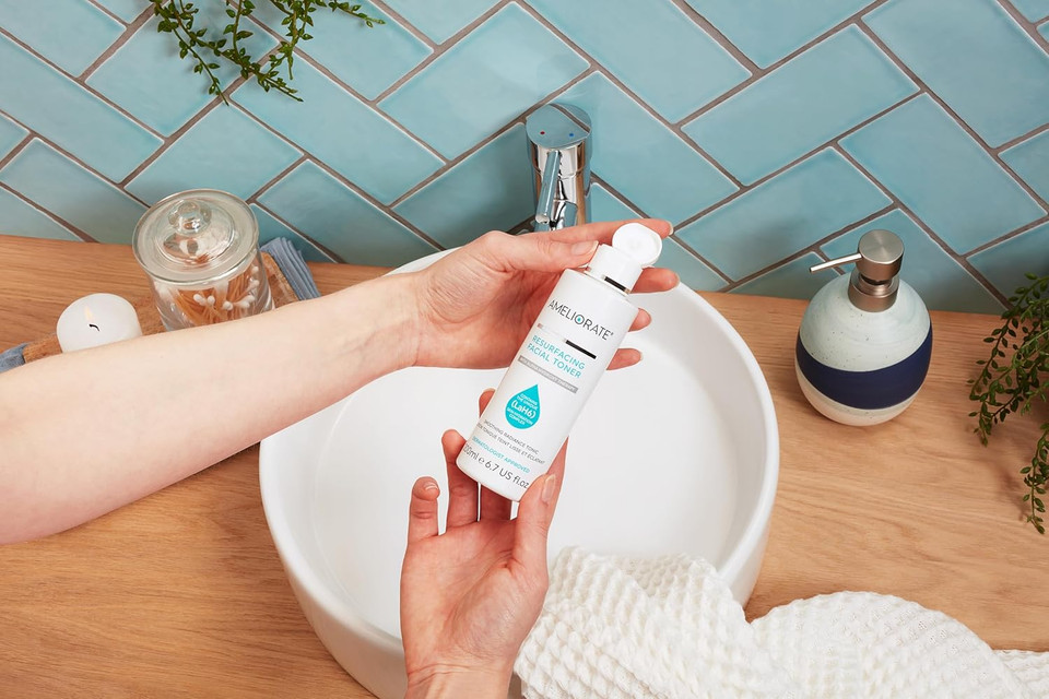 AMELIORATE Resurfacing Facial Toner 200ml l Suitable for KP, Normal and Dry Skin | Pore-refining and Radiance Enhancing Toner | Dermatologist Approved and Clinically Proven