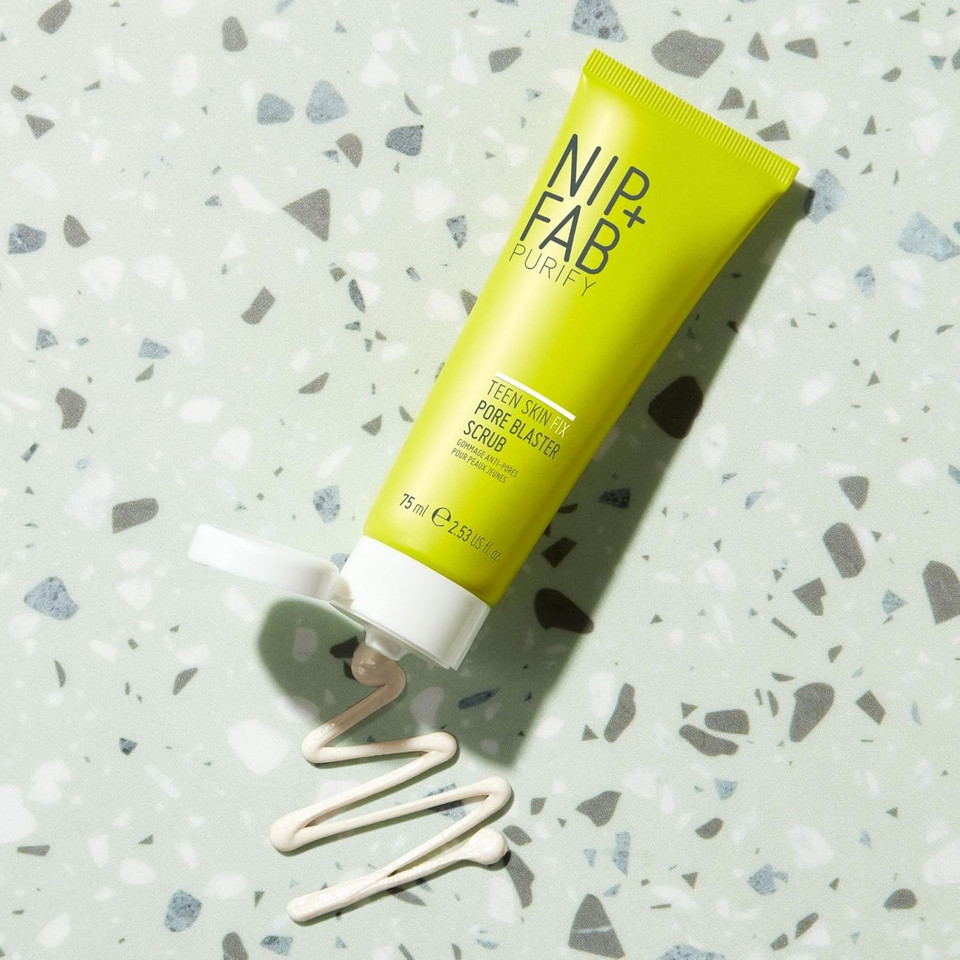 Nip+Fab Teen Skin Fix Pore Blaster Scrub, 75 ml - Dual Exfoliation & Purification with BHA Salicylic Acid