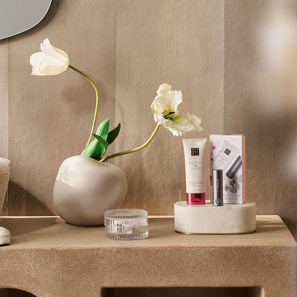 RITUALS Hand & Lip Gift Set - The Ritual of Sakura Hand Cream and Fortune Balms Repair Lip Balm - Nourishing and Repairing Properties - 1x 70ml + 1x 4.8g