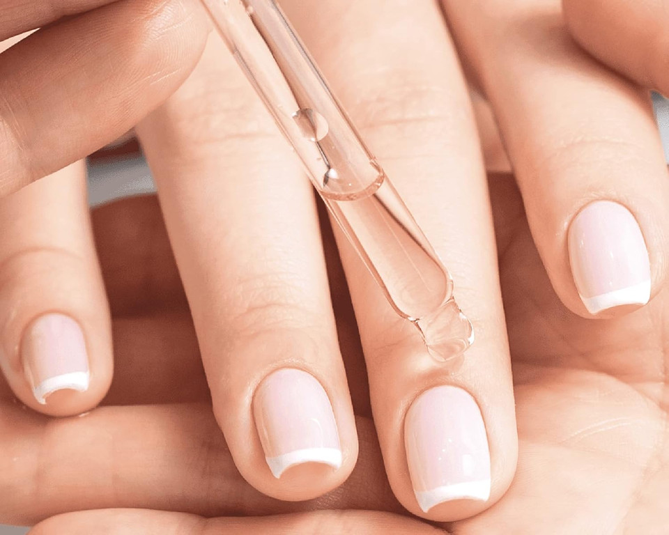 Cuccio Naturale Revitalizing Cuticle Oil Duo Pack - Vanilla Bean & Sugar - 73ml (2.5oz) & 10ml Roll-on