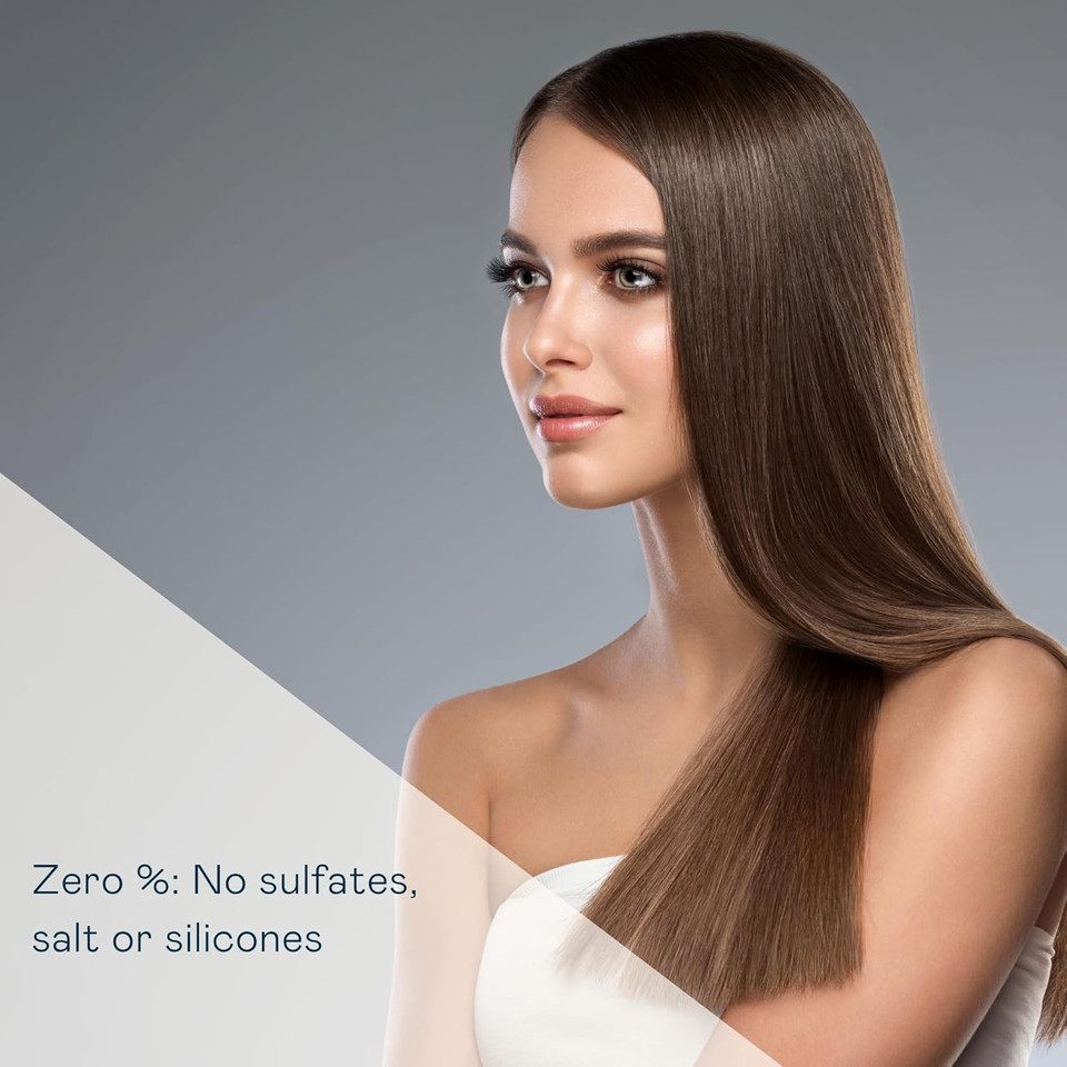 Valquer Formula Zero Shampoo for Straight Hair. Cleanses and protects hair, providing shine and smoothness without frizz. With cotton capsules, panthenol, fucogel, and vitamin E. Vegan. 400 ml