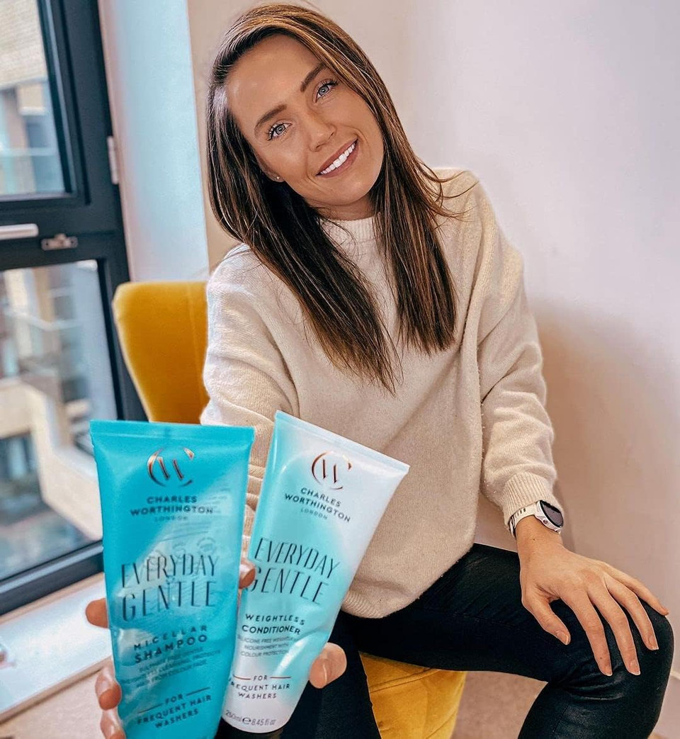 Charles Worthington Everyday Gentle Weightless Conditioner, Nourish and Protect, Salon Conditioner for Everyday Use, 250 ml