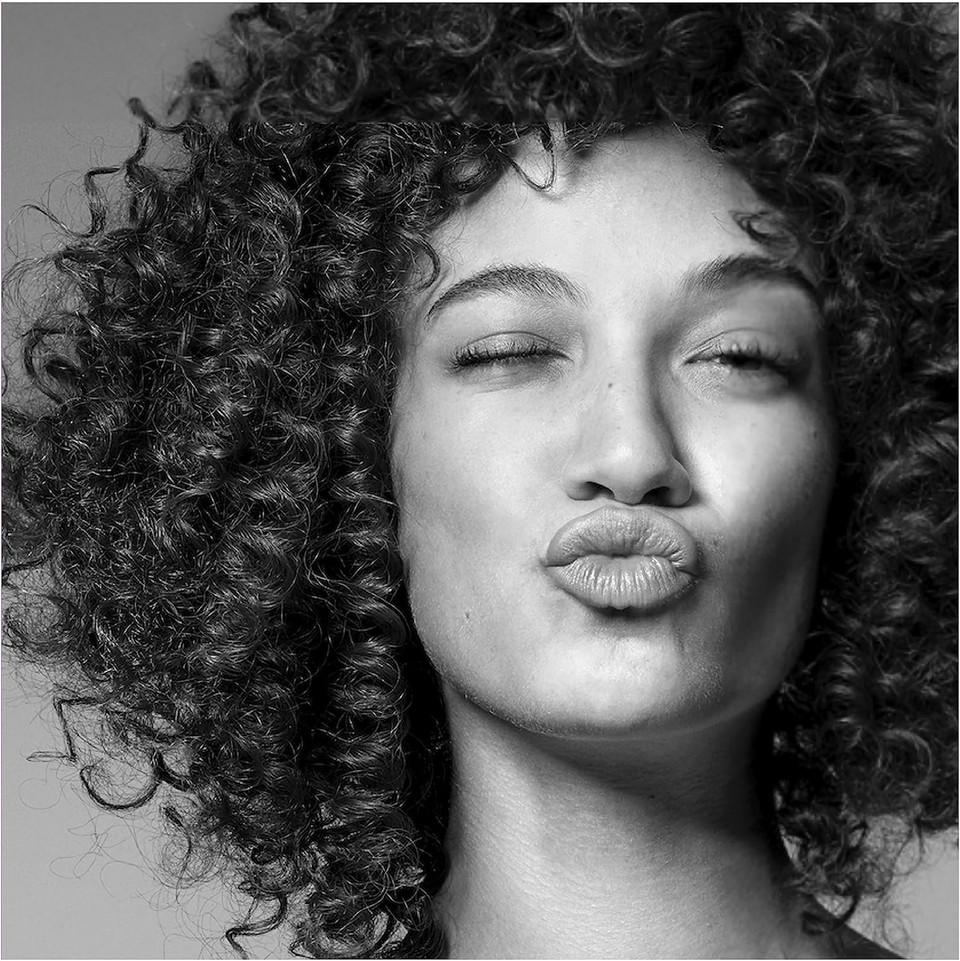 Aussie Work That Curl Lightweight Oil 100ml. Multi-Tasking Hair Serum to Boost Shine, Moisturise and Nourish Curly Hair. Infused with Jojoba Seed Oil. Vegan and Cruelty-Free