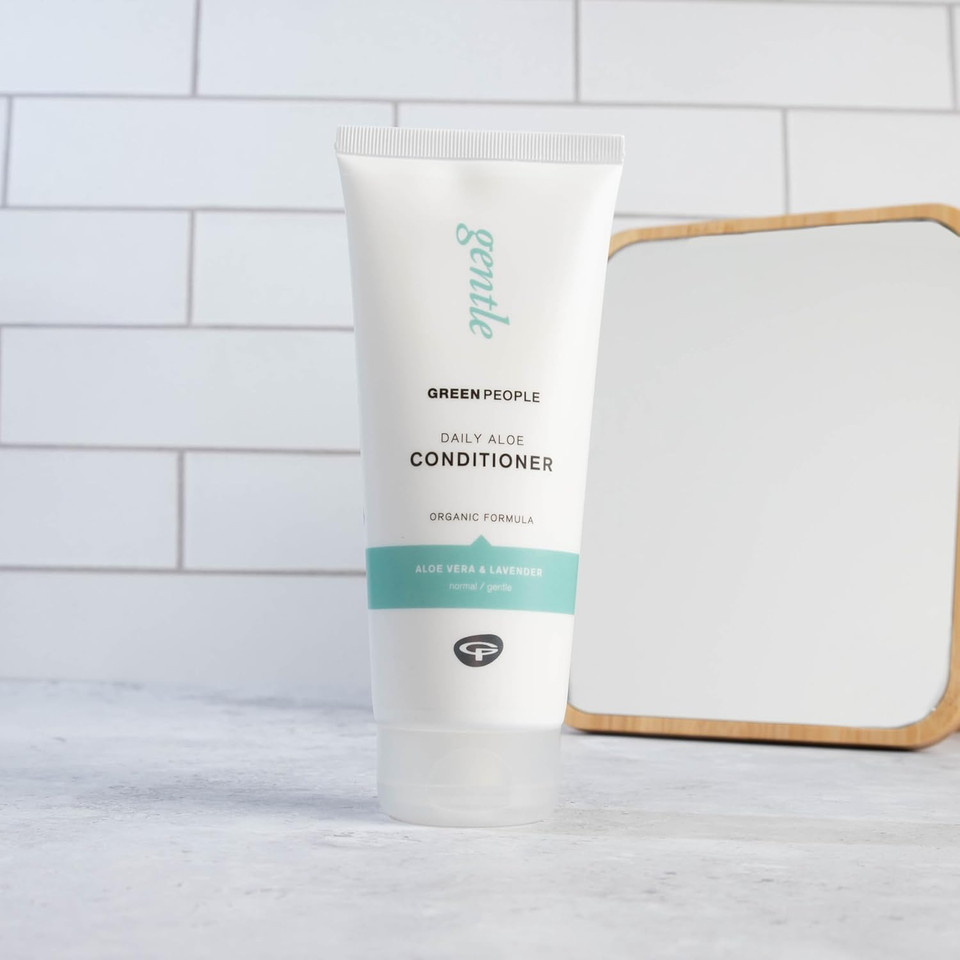 Green People Daily Aloe Conditioner - With Aloe Vera, Gentle for All Hair Types - Silicone & SLS Free - Organic, Cruelty Free & Vegan, 200ml