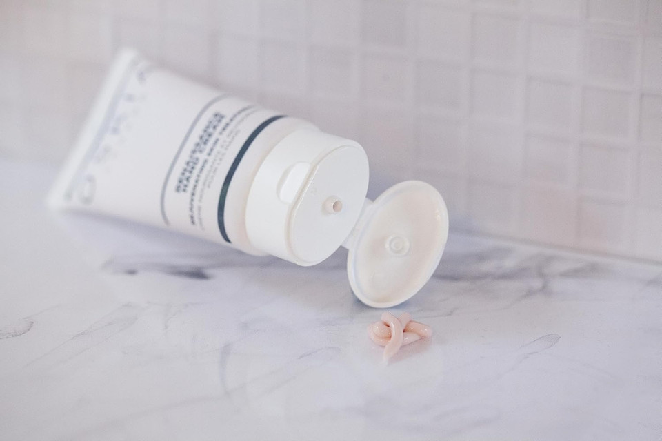 OSKIA Renaissance Hand Cream  Luxurious Hand Cream with Vitamins, Hyaluronic Acid & Natural Extracts  75ml