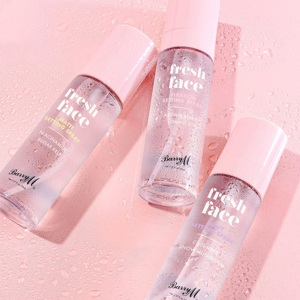Barry M Fresh Face Dewy Finish Setting Spray, Long-lasting, Formulated with Hydrating Cucumber Extract and Moisturising Snow Mushroom, Clear