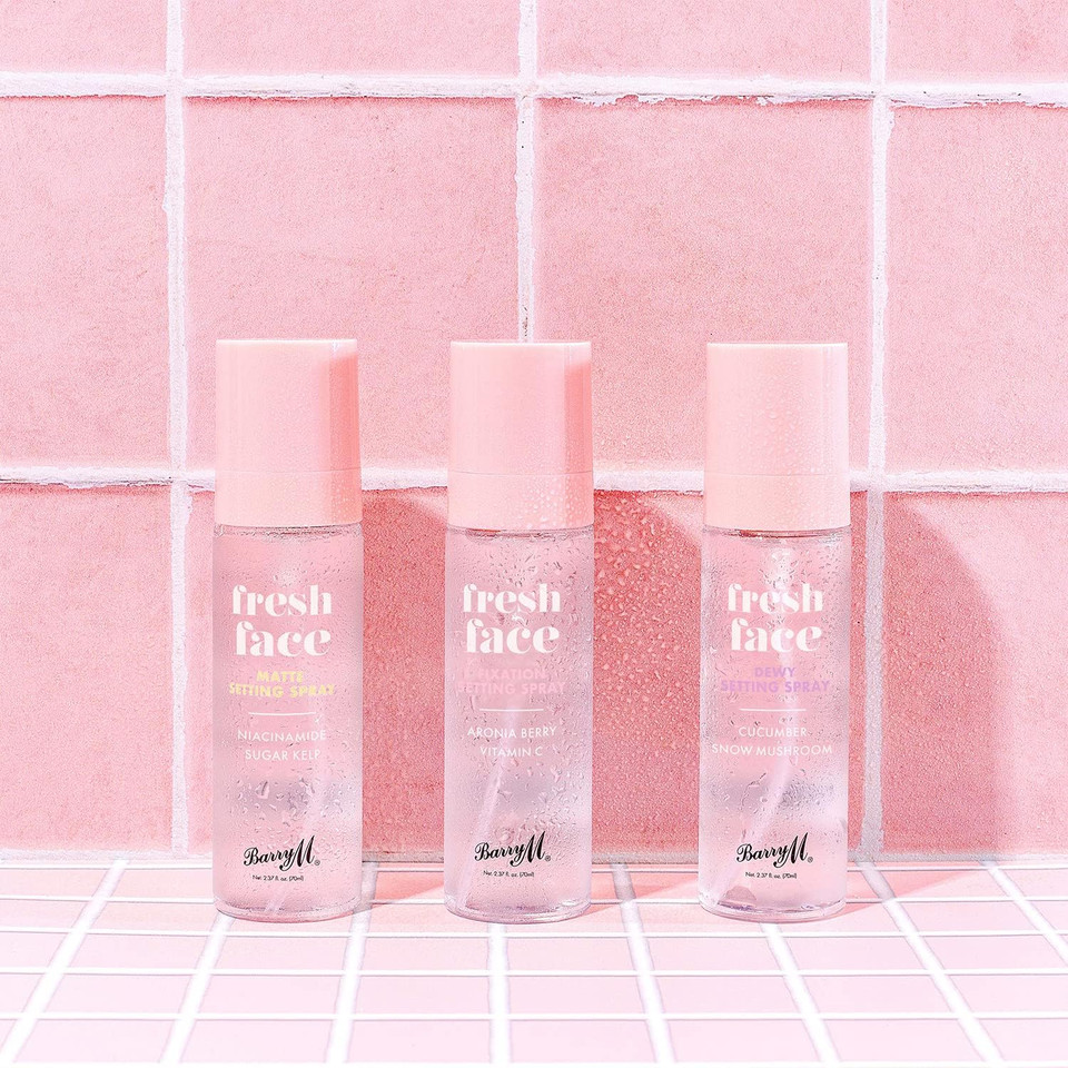 Barry M Fresh Face Dewy Finish Setting Spray, Long-lasting, Formulated with Hydrating Cucumber Extract and Moisturising Snow Mushroom, Clear