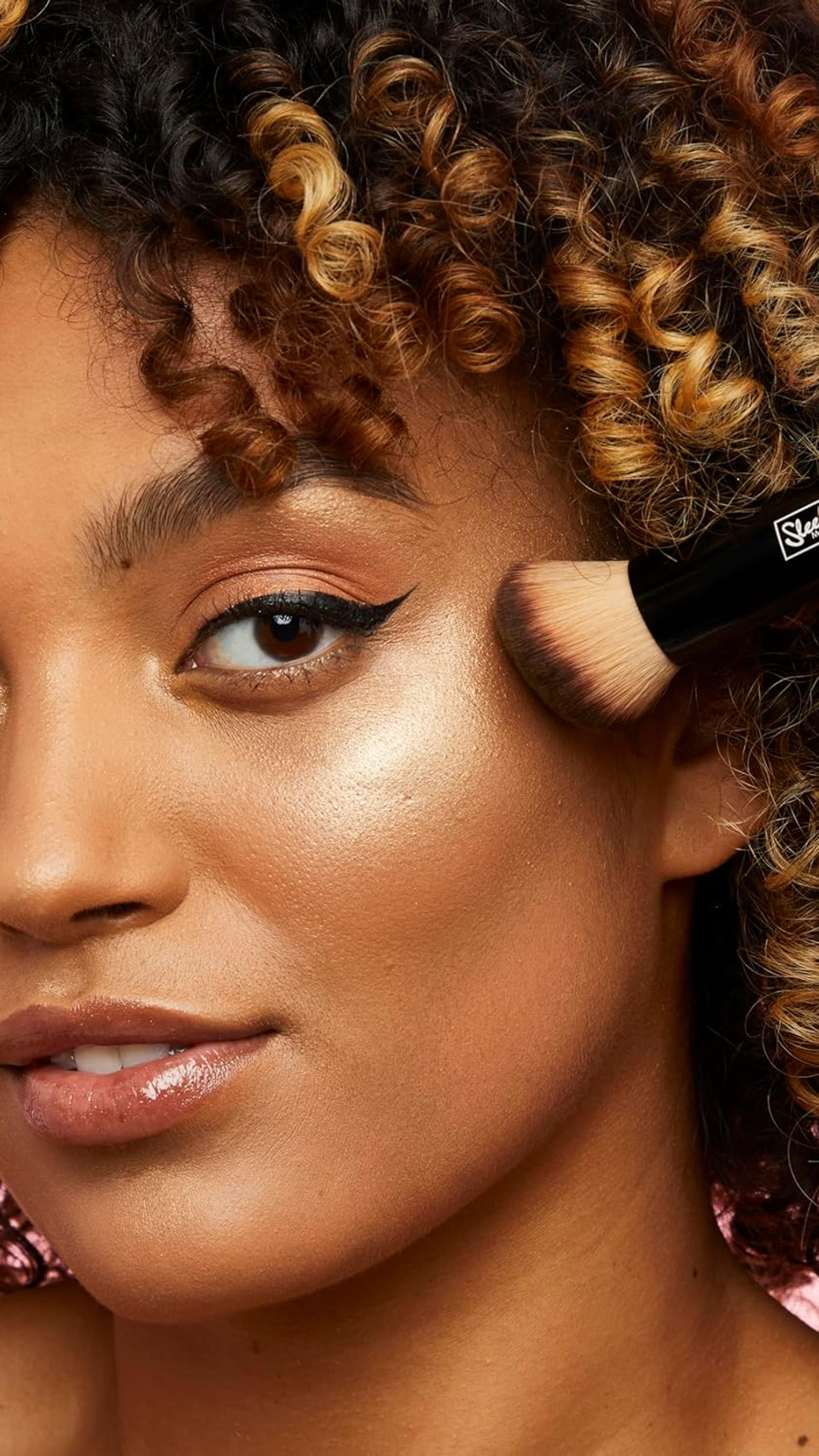 Sleek MakeUP Highlighting Palette, Four Dazzling Shades for a Supercharged Glow, Long Lasting and Lightweight, Intense Colour, Cleopatras Kiss Sleek MakeUP Highlighting Palette, Four Dazzling Shades for a Supercharged Glow, Long Lasting and Lightweight, Intense Colour, Cleopatras Kiss