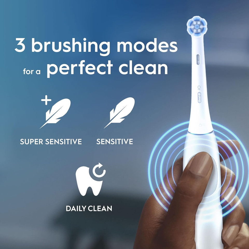 Oral-B iO2 Night Black Electric Toothbrush, 1 Toothbrush Head, 1 Travel Case, Designed by Braun