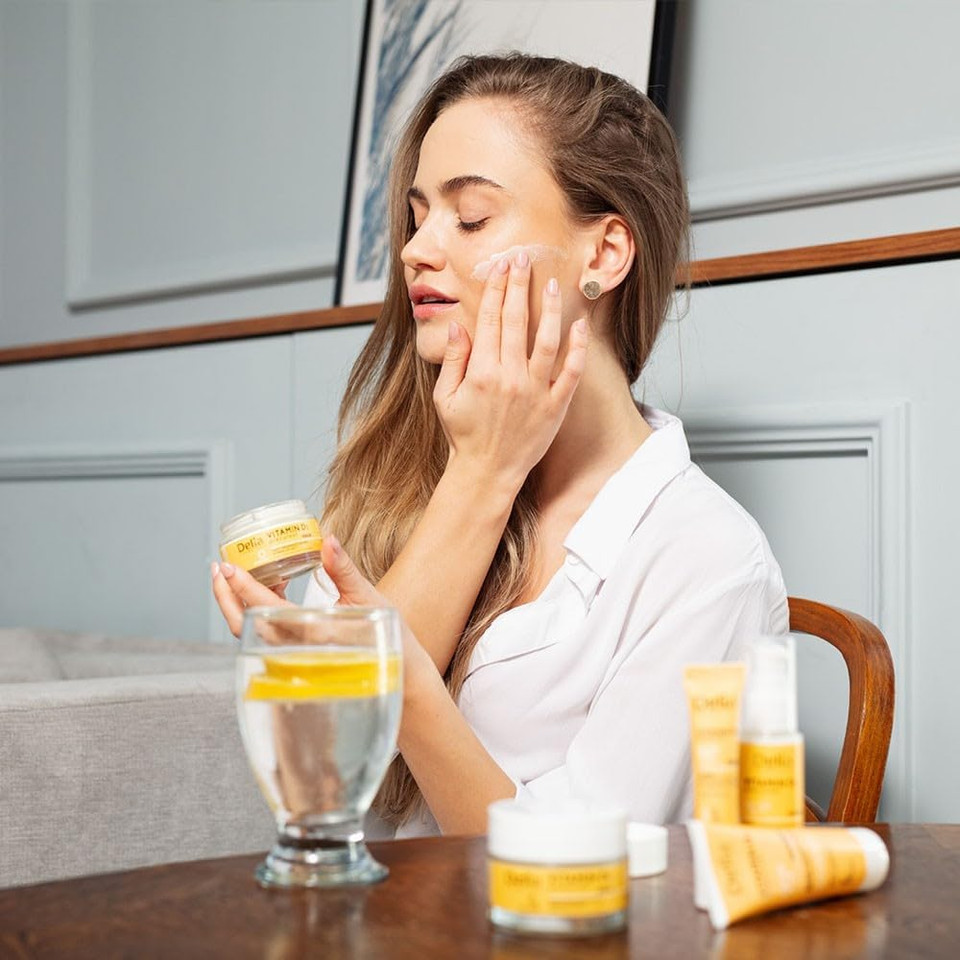 Delia Cosmetics  Vitamin D3 Precursor - Strongly Lifting and Firming Mask  All Skin Types  Acne Skin  Hydrating  Minimisng Fine Lines  Retinol  Niacinamide  Tumeric  Coconut Oil  50ml