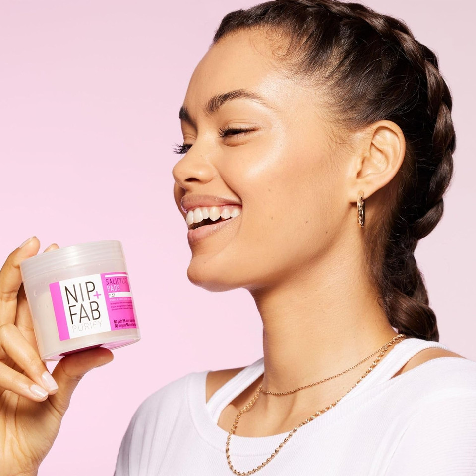 Nip + Fab Salicylic Acid Fix Day Pads for Face with Aloe Vera, Exfoliating Facial Pad BHA Exfoliant for Skin Hydration Acne Breakouts Refining Pores Oil Control, 60 Pads, 80ml