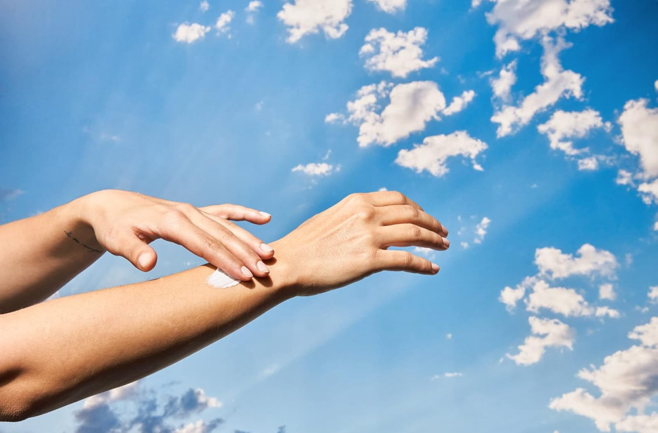 Odyskin Sun Cream SPF 50, 75ml - Cosmos Organic & Vegan certified, 99.1% natural ingredients, water-resistant, made in France, coral reef friendly, contains mineral filters only, zero-waste packaging