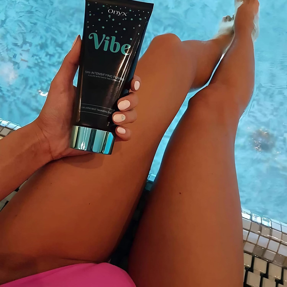Onyx Vibe Sunbed Tanning Accelerator | Gradual Tan Enhancer for Indoor & Outdoor Use | Hydrating Sunbed Cream Smooth Golden Skin | Streak-Free Formula, Deep, Lasting Glow | Fast-Absorbing & Non-Greasy